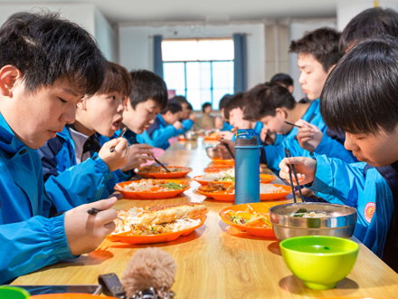 韩城学生用餐