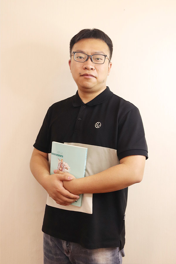 韩城杨斌 本科学历，毕业于西安航空学院