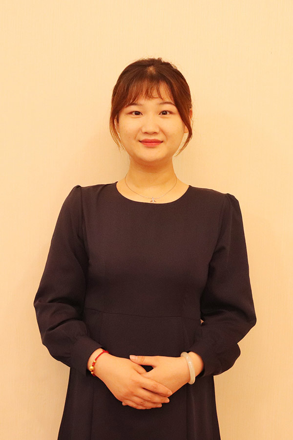 韩城文哲 本科学历，优秀班主任